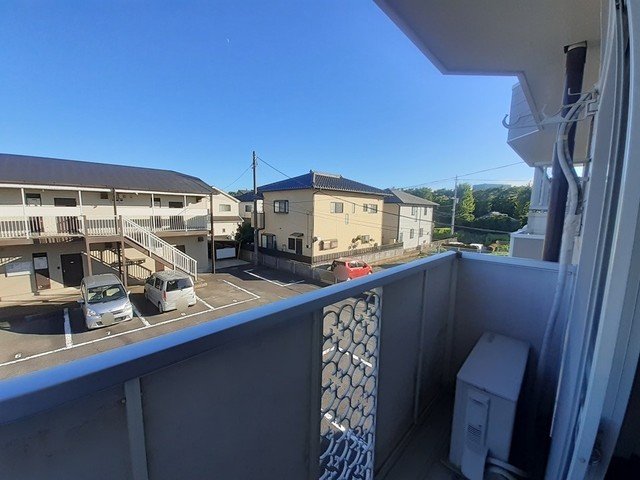 バルコニー　バルコニーからの眺めを楽しみながら食事をしませんか