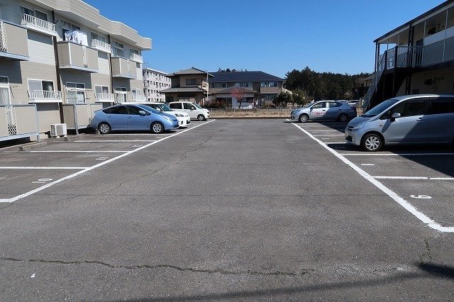 駐車場　車をお持ちの方に嬉しい駐車場付きの物件です