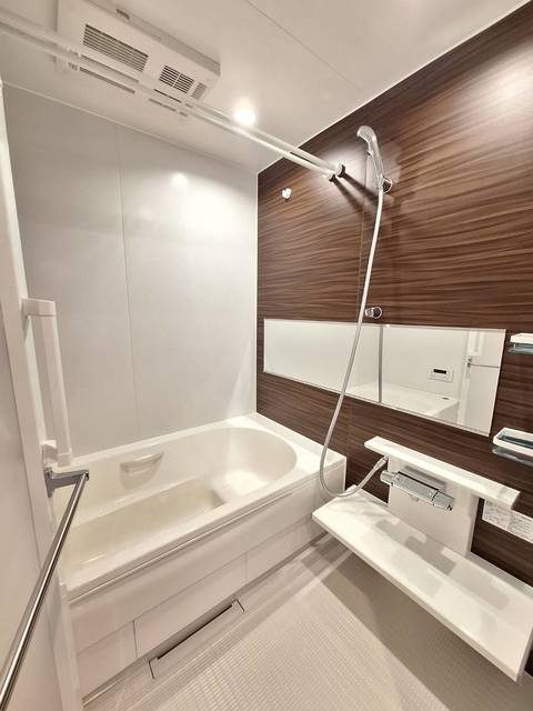 バス・シャワールーム　清潔感のあるバスルーム