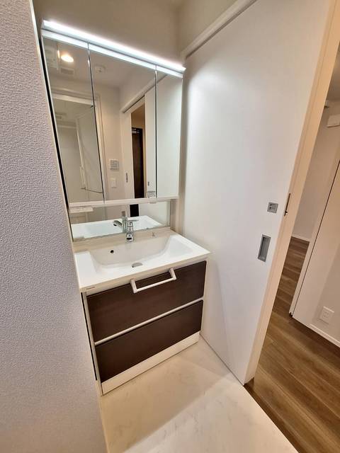 洗面設備　3面鏡シャンプードレッサー