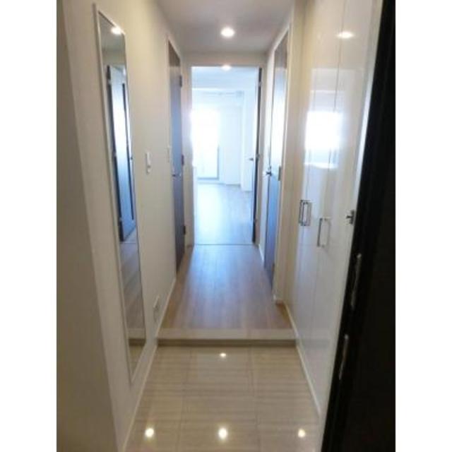 玄関　※写真は同タイプ住戸です。