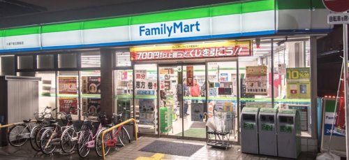 コンビニ　ファミリーマート 小浦下新庄駅前店（コンビニ）まで245m