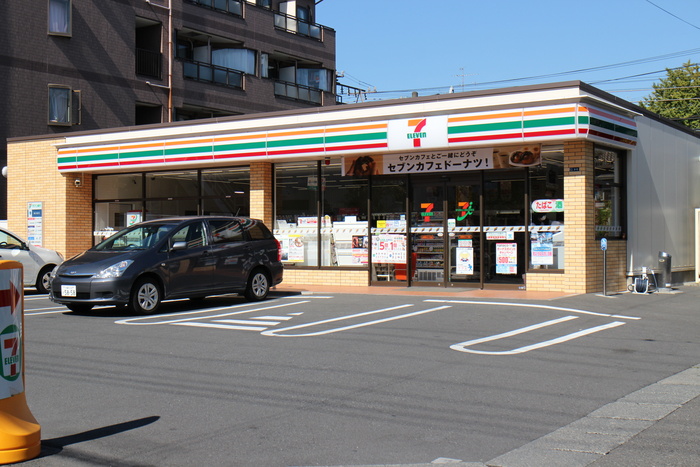 コンビニ　セブンイレブン（コンビニ）まで200m