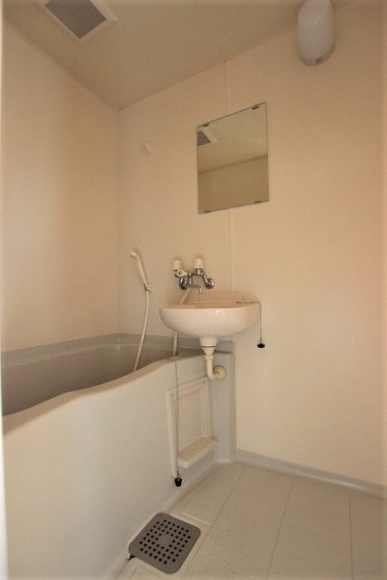 バス・シャワールーム　同物件別号室の写真です。