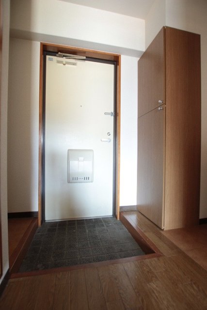 玄関　同物件別号室の写真です。