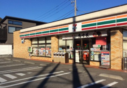 コンビニ　セブンイレブン 横浜恩田町店（コンビニ）まで552m