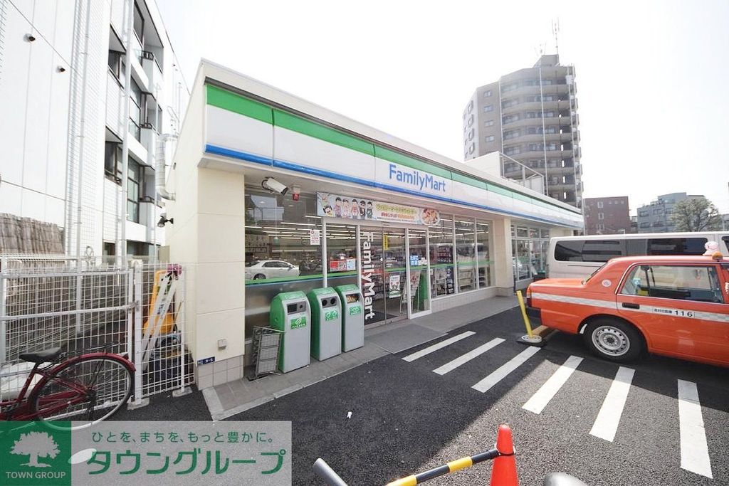 コンビニ　ファミリーマート（コンビニ）まで580m