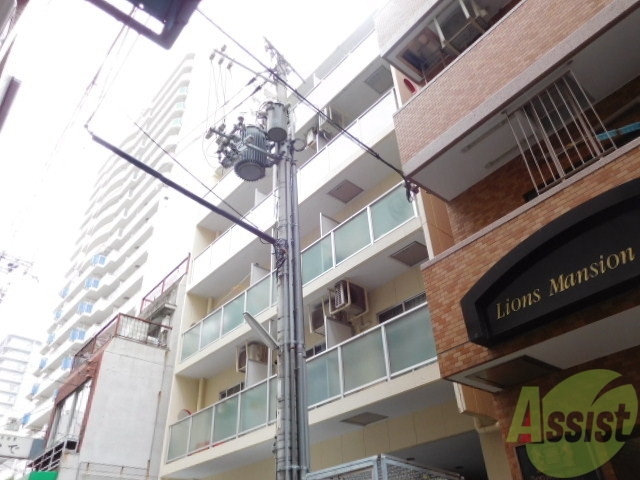 建物外観　シャープなデザインが印象的な洗練の住まい