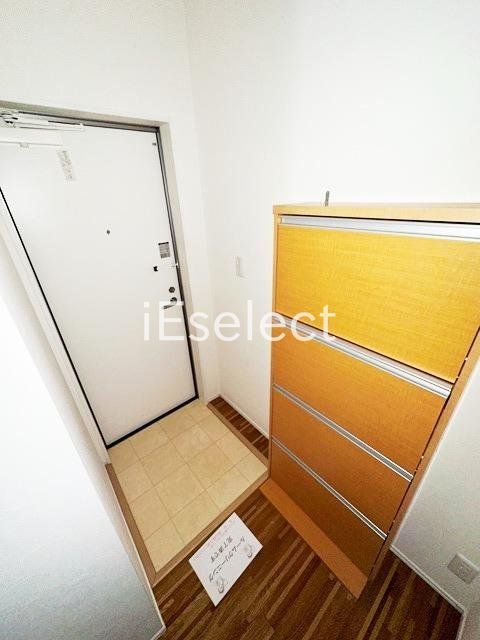 玄関　玄関にはシューズボックスがあります