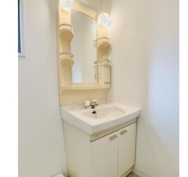 洗面設備　使いやすい独立洗面台です