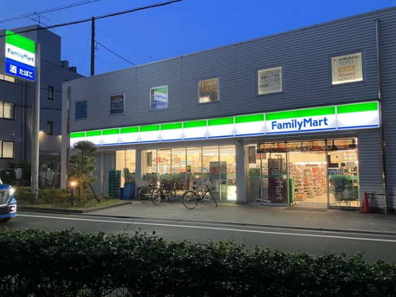 コンビニ　ファミリーマート目黒中町店（コンビニ）まで106m