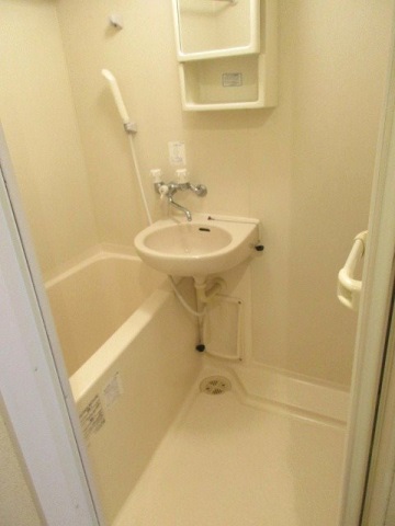 バス・シャワールーム　※別部屋参考写真