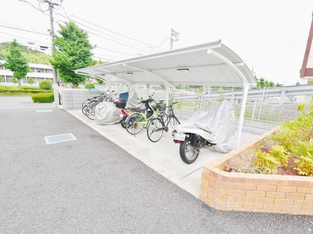 その他共有部分　★屋根付きの駐輪場です★