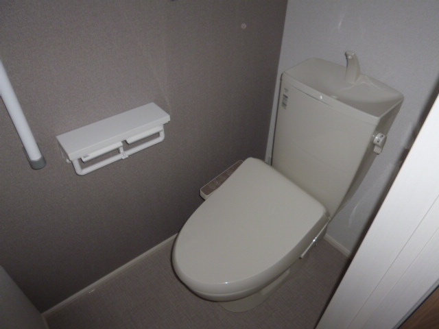 トイレ　温水洗浄便座