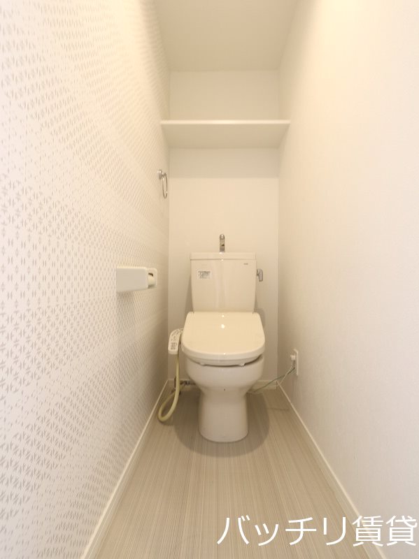 トイレ　別号室タイプの為、現状を優先致します。