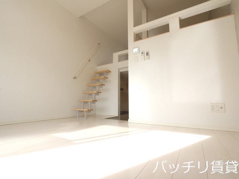 居室・リビング　別号室タイプの為、現状を優先致します。