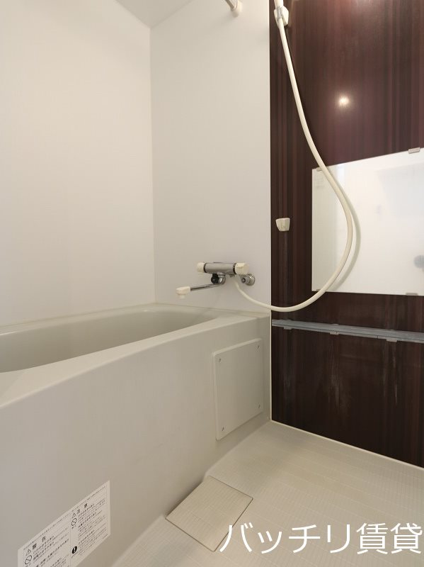 バス・シャワールーム　別号室タイプの為、現状を優先致します。
