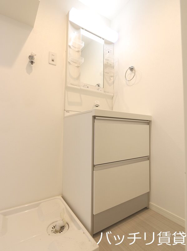 洗面設備　別号室タイプの為、現状を優先致します。