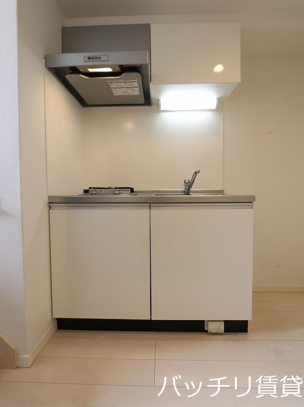 キッチン　別号室タイプの為、現状を優先致します。