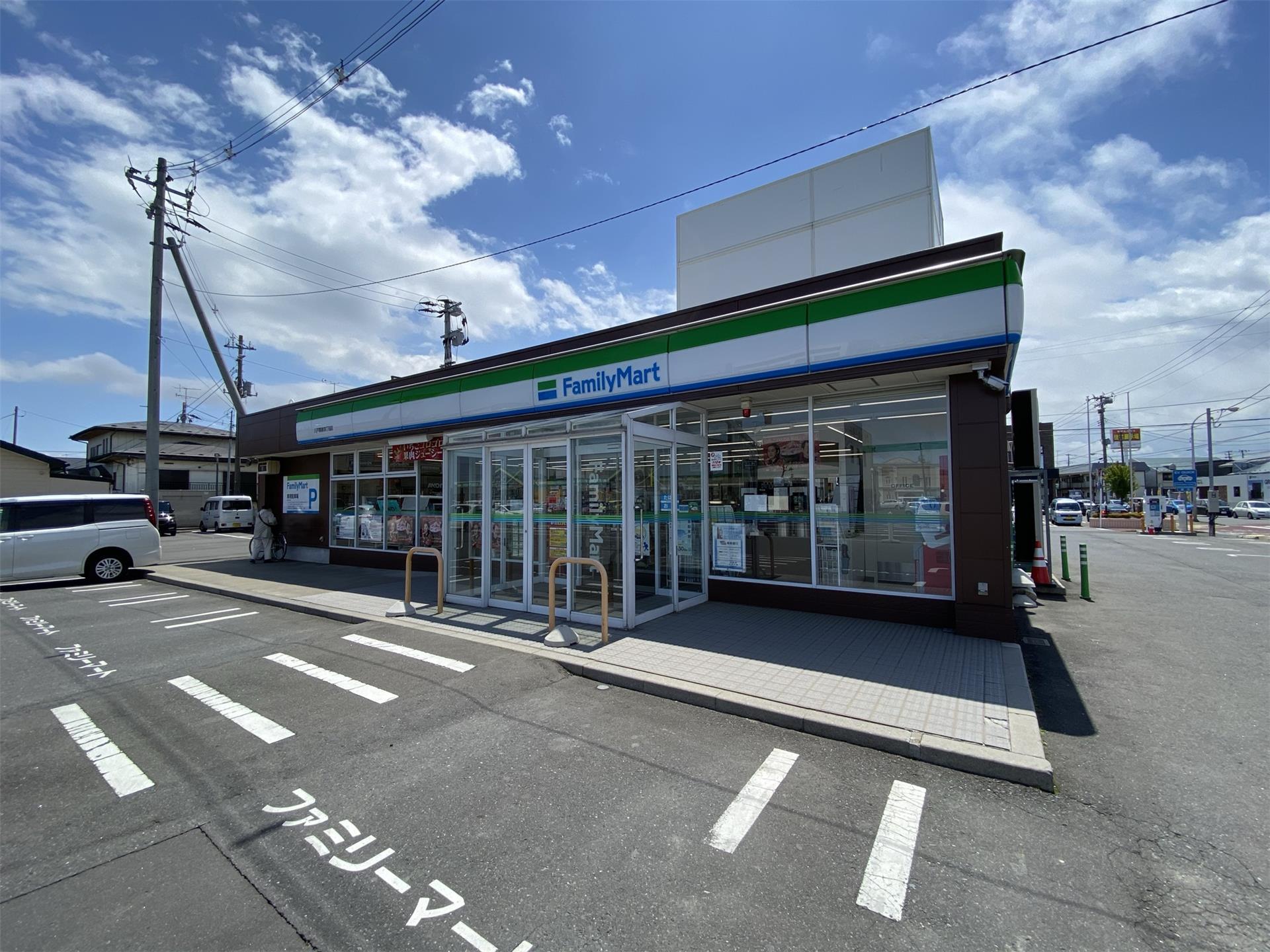 コンビニ　ファミリーマート八戸類家四丁目店（コンビニ）まで368m