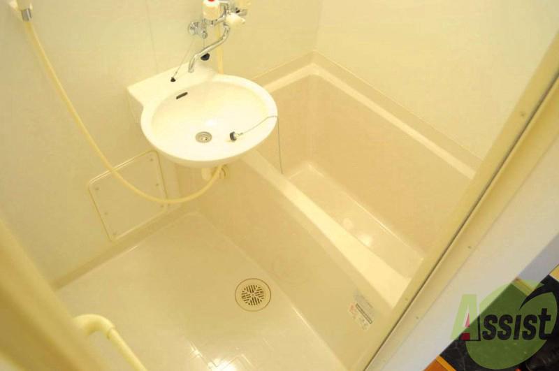 バス・シャワールーム　浴室乾燥機つきで洗濯物も干せます！