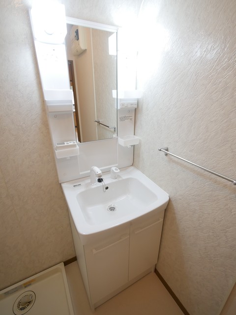 洗面設備　★独立洗髪洗面台があり、忙しい朝の準備にも心強いですね★