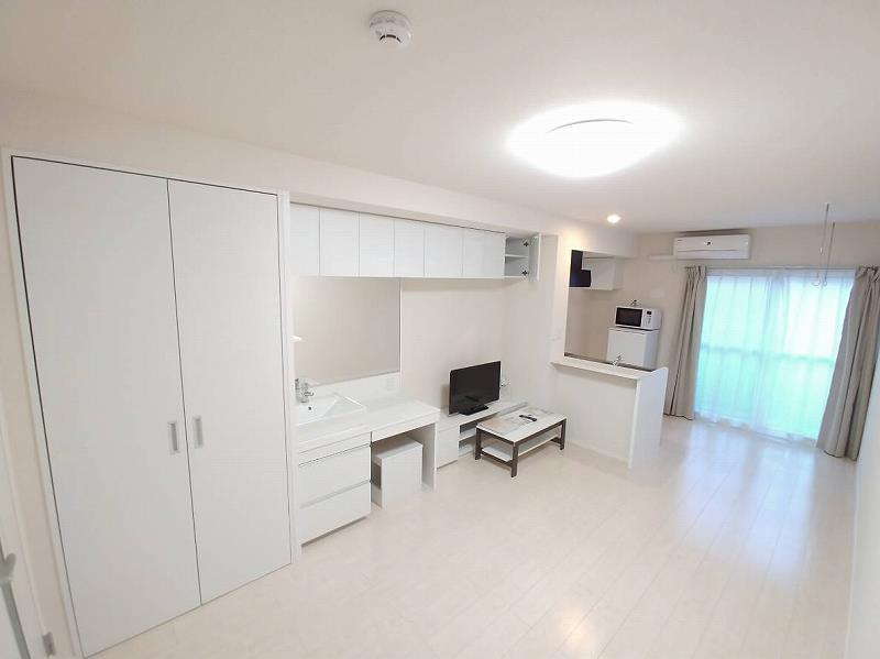 居室・リビング　居室：白を基調とした透明感のあるお部屋。