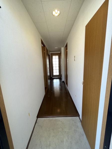 玄関　広々した玄関ホール