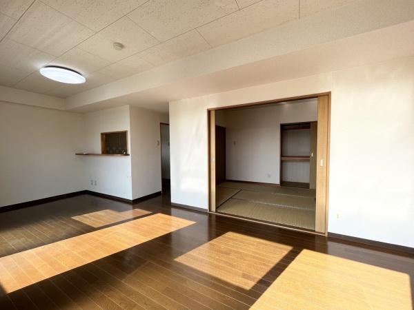 居室・リビング　明るいリビングダイニング！