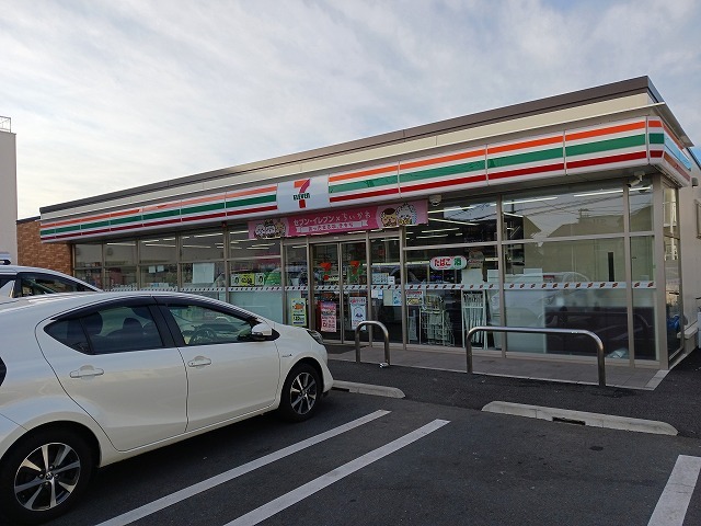 コンビニ　セブンイレブン松戸高塚店（コンビニ）まで600m