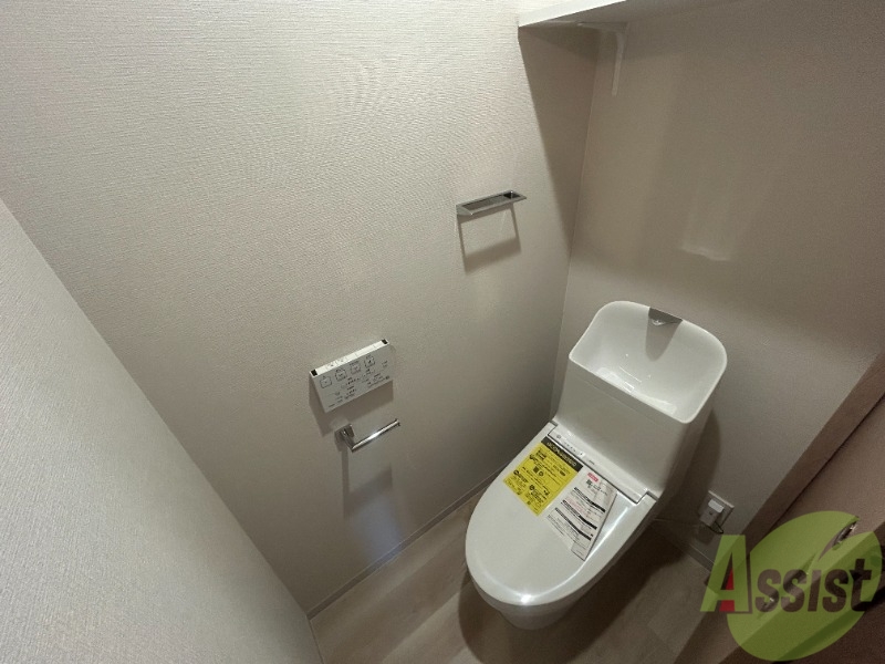 トイレ　トイレはウォシュレット機能付きです。安心して使用できますね。