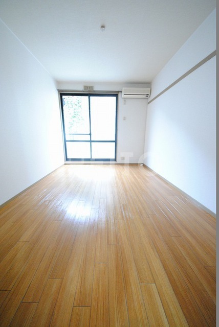 居室・リビング　写真は２０１号室