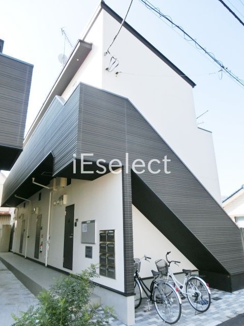 建物外観　エントランス側の外観です