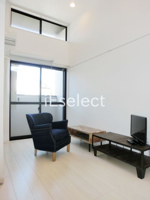 居室・リビング　天井高が高くて気持ちがいいですね