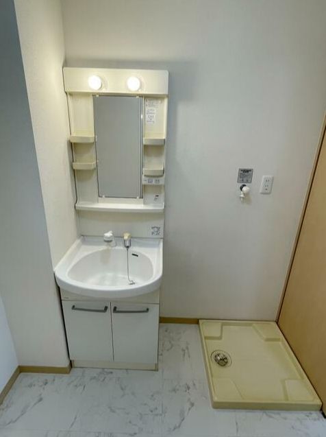 洗面設備　独立洗面台、朝の身支度には欠かせません