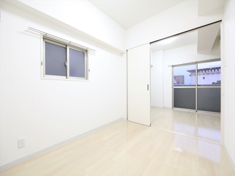 その他　ＬＤＫ9.9帖　洋室4.4帖　つなげて使用できます