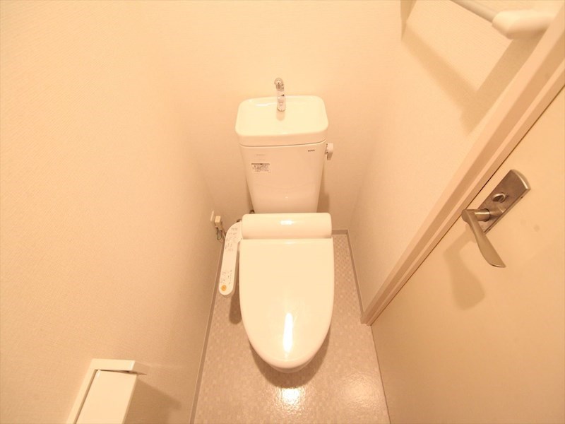 トイレ　温水洗浄暖房便座付トイレ