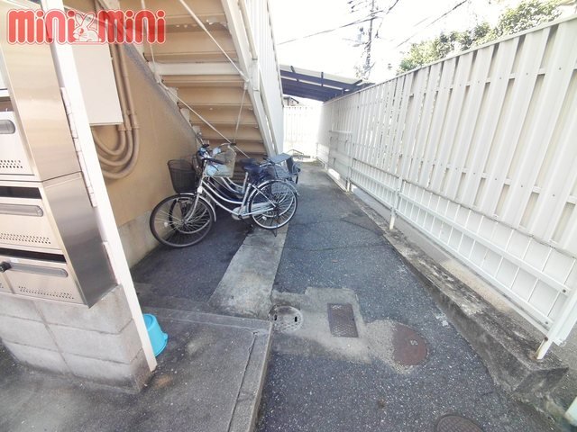 エントランス　敷地内駐輪場