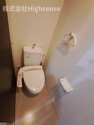 トイレ　落ち着いた色調のトイレです