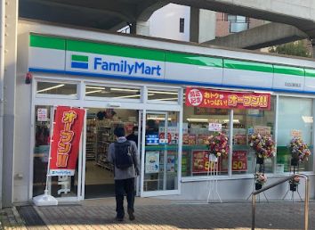 コンビニ　ファミリーマート 北田辺駅前店（コンビニ）まで100m