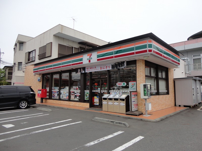コンビニ　セブンイレブン（コンビニ）まで652m