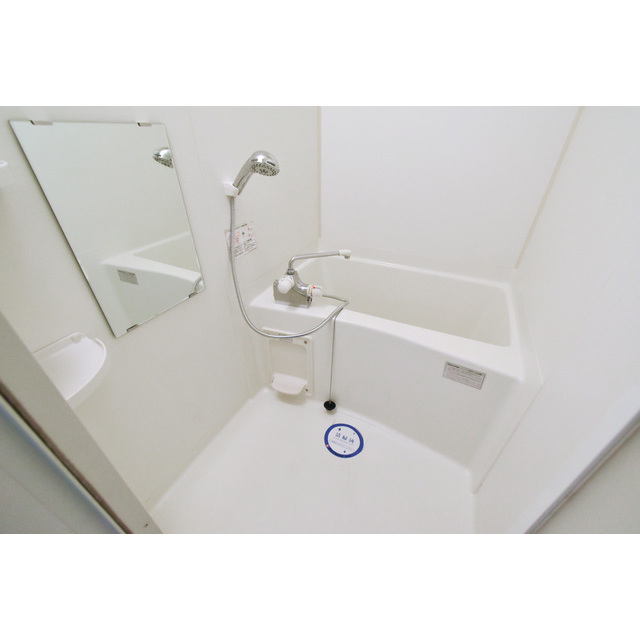 バス・シャワールーム　落ち着いた空間のお風呂です