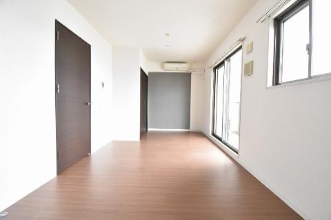 居室・リビング　室内