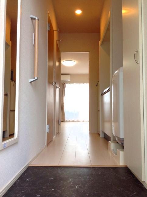 玄関　ようこそ！レオパレスで新しい生活をお楽しみ下さい！！