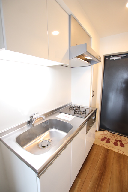 キッチン　★吊戸棚やシンク下にも収納があります★