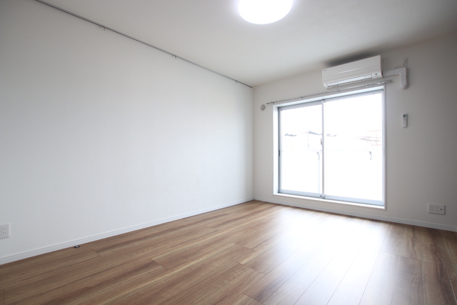 居室・リビング　★ゆとりある８．５帖のお部屋です★