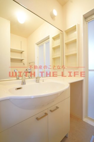 洗面設備　独立洗面台、朝の身支度には欠かせません