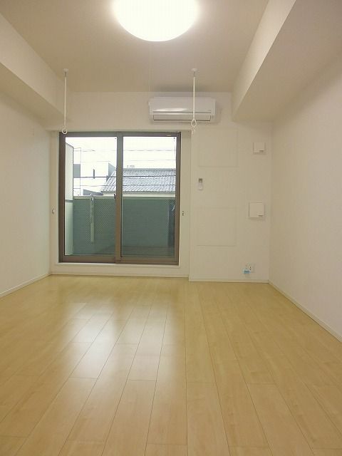 居室・リビング　こちらの居間で趣味の時間をお楽しみください