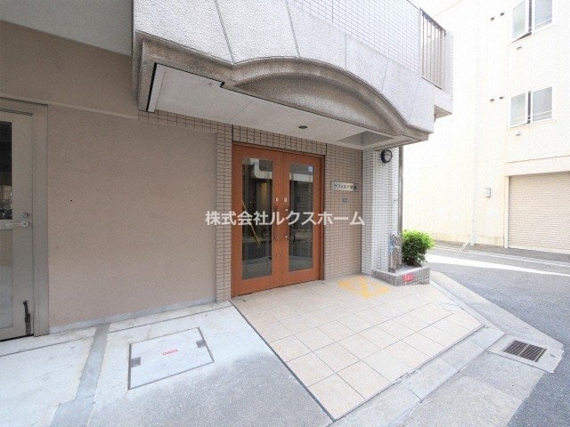 エントランス　ゆとりのあるエントランスです