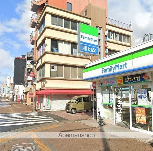 コンビニ　ファミリーマート（コンビニ）まで265m